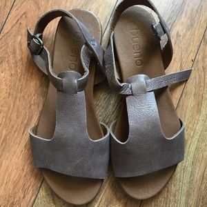 Bueno Tanis Suede Sandals